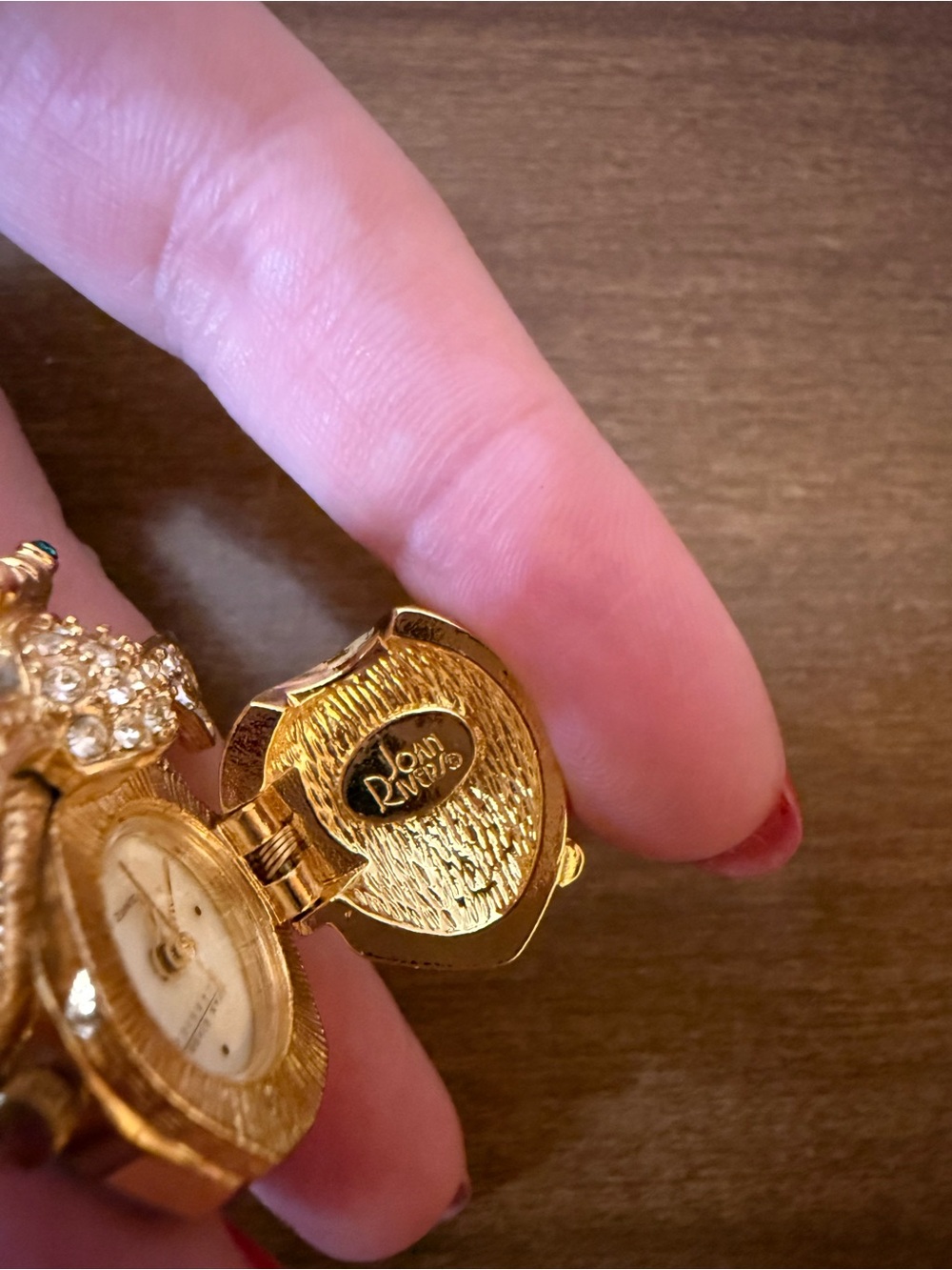 Vintage Joan Rivers Gold Tone Rhinestone Bee Brooch Pin & Queen Bee Watch Set - Picture 6 of 9